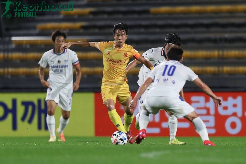Soi kèo Suwon FC vs Gwangju FC - 17h30 ngày 18/7