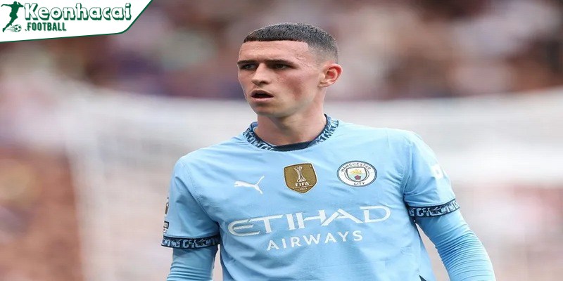 Foden sinh ngày 28 tháng 5 năm 2000 tại Stockport của nước Anh