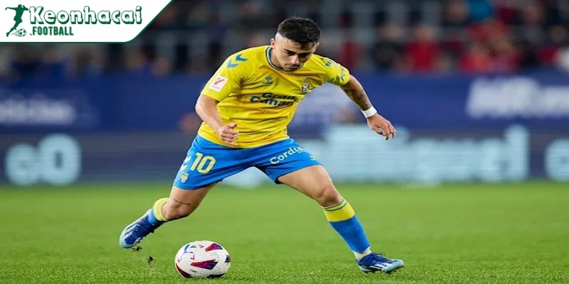 Alberto Moleiro có trận đấu chuyên nghiệp đầu tiên 