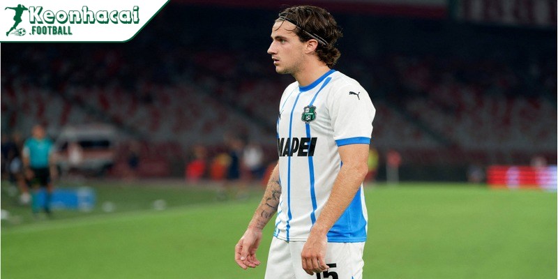 Edoardo Pieragnolo là cầu thủ bóng đá chuyên nghiệp người Ý