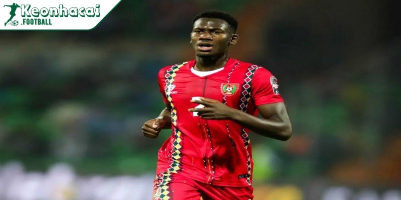 Fali Candé là cầu thủ bóng đá chuyên nghiệp người Guinea-Bissau