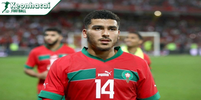 Tiểu sử tiền đạo Zakaria Aboukhlal: Hành trình từ Hà Lan đến ngôi sao của Maroc 2 Zakaria Aboukhlal sinh ngày 18/2/2000 tại Gorinchem, Hà Lan